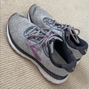 Worn once BROOKS adrenaline sneakers